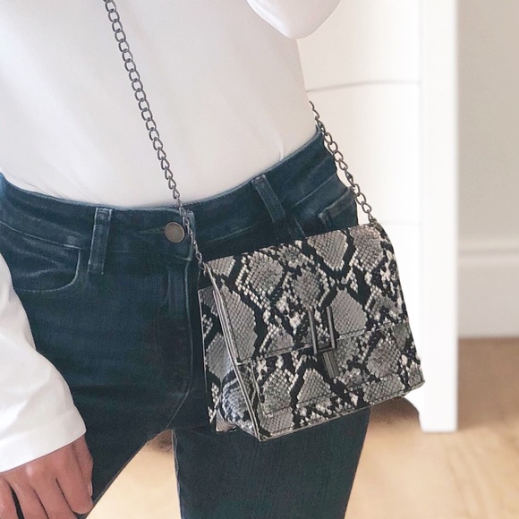 RIO2 Vegan Snakeskin Crossbody Bag - Picture 2 of 8